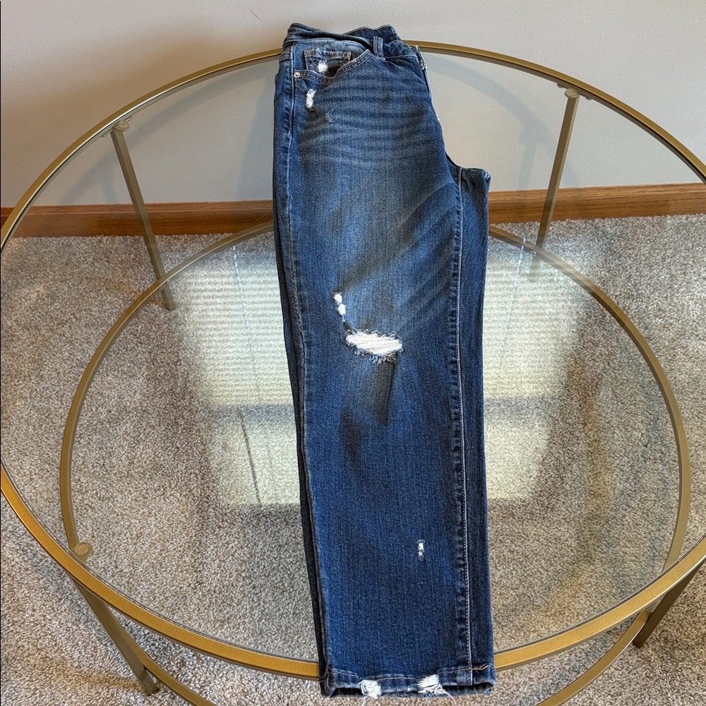 Time and Tru Mid-Rise Distressed Jeans Size 4 - Picture 11 of 16